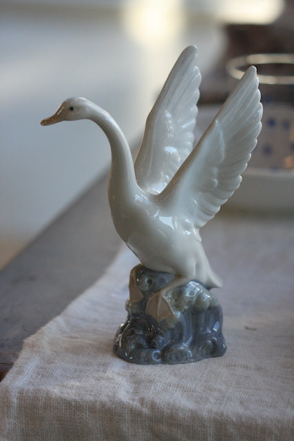 Vintage NAO Lladró Flying Swan Figurine